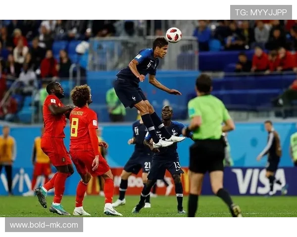 热那亚边路发力，快速反击点燃赛场激情