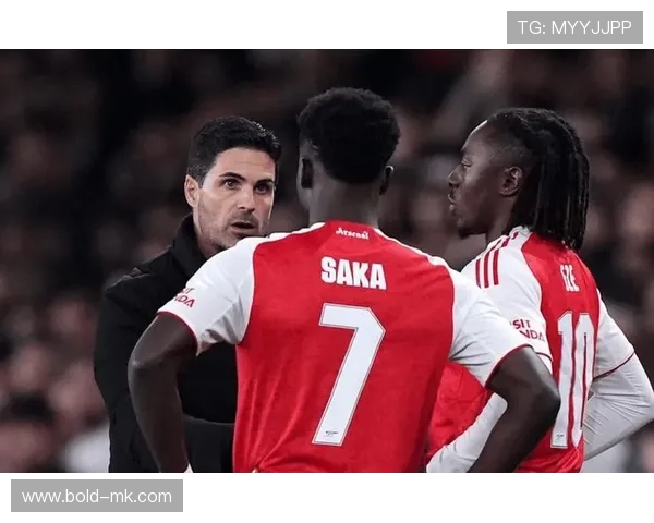 Saka闪耀全场！阿森纳关键战役逆转取胜，球迷高呼“未来属于你”