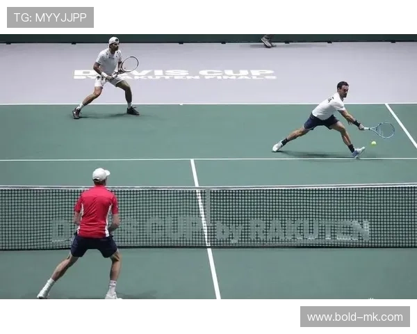 秘鲁队反击效率惊人,战术革新引领比赛走势 秘鲁队反击效率惊人,战术革新引领比赛走势